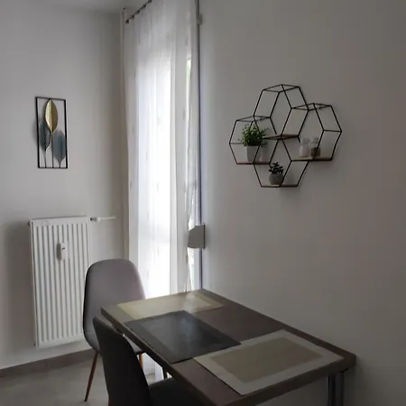 Shine Apartman